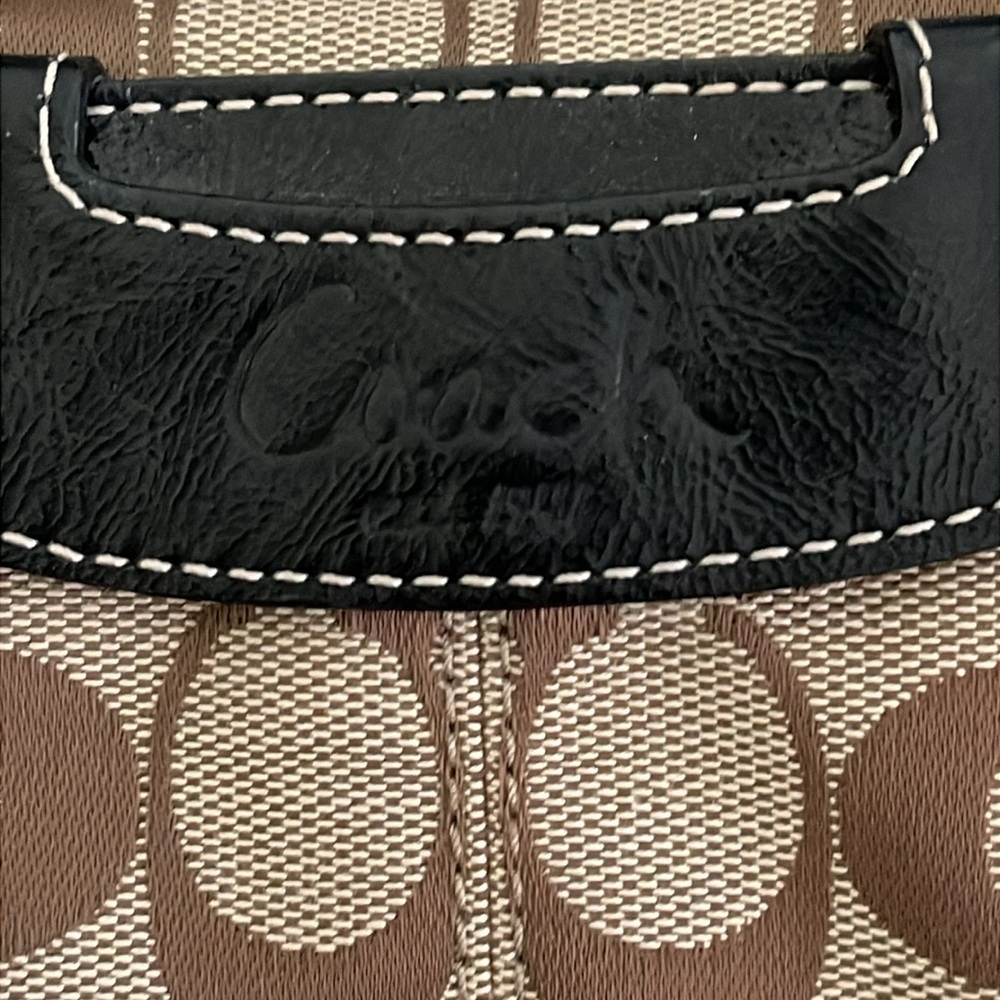 Coach Penelope Signature collection Purse  Tan  Black  Slvr
Hardware - Picture 13 of 14